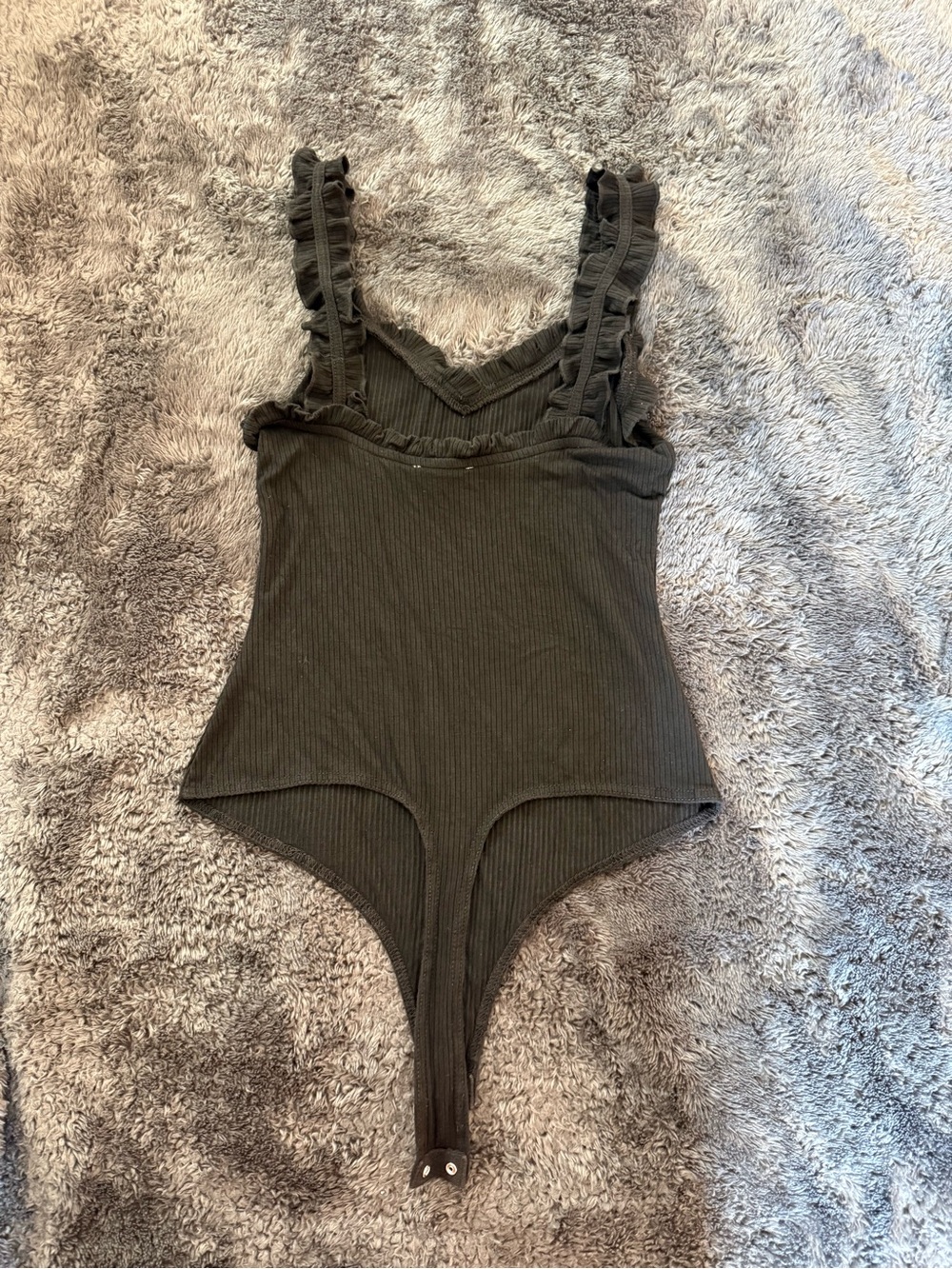 Flattering Black Ruffle Bodysuit - Picture 2 of 3